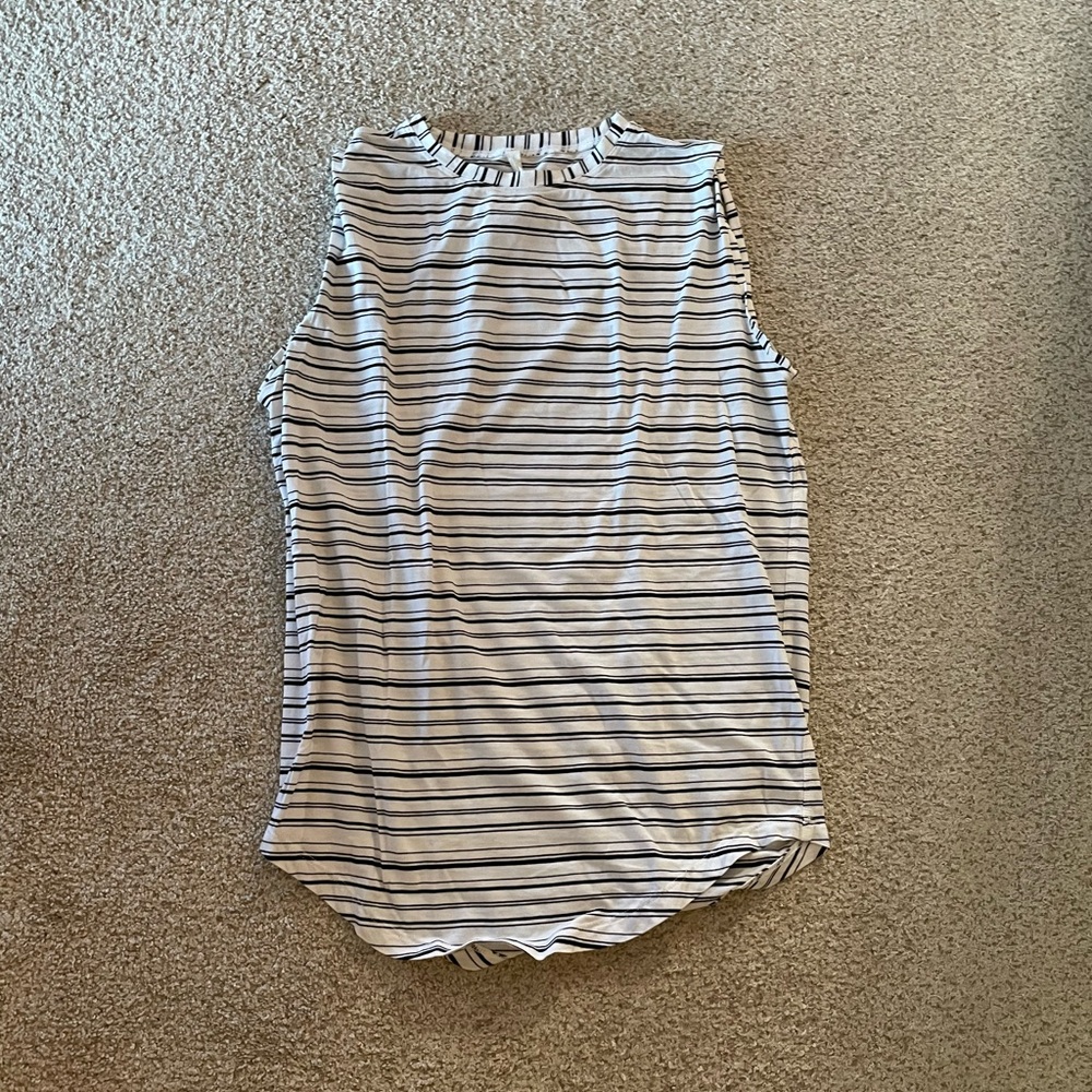 Lululemon white and black striped muscle tank top crew neck size 2 shirt